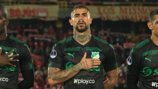 Колумбийска действителност: Недоволни фенове стрелят по футболист