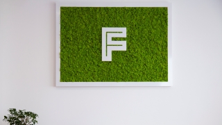 Дигиталната шрифтолеярна Fontfabric празнува 10 години с нестандартна изложба