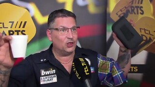 Изпуснати газове и миризма на развалени яйца в дартса (ВИДЕО)