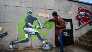 Подлезът пред Спортната палата грейна с младите български шампиони (ВИДЕО и СНИМКИ)