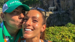 Само 6 месеца по-късно: Ивет Лалова отново украси елхата (ВИДЕО)