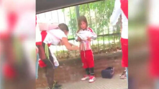 Жена използва тялото на малко дете, за да вкара бомбички на 