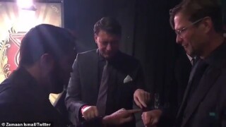 Клоп и Ван Дайк вече вярват в силата на магията... (ВИДЕО)