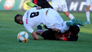 По една дузпа и равенство на 