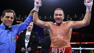 Кобрата се справи с Букър и се устреми към световната титла (ГАЛЕРИЯ)