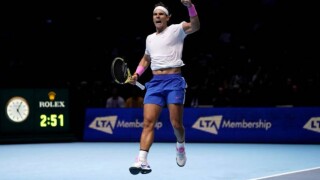 Надал сломи Циципас, но чака услуга от Медведев