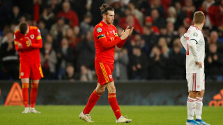 Бейл напуска 