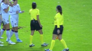 Строга съдийка показа червен картон на... лекар (ВИДЕО)