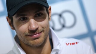 Шеф Радо Янков изумява с уменията с ножа (ВИДЕО)