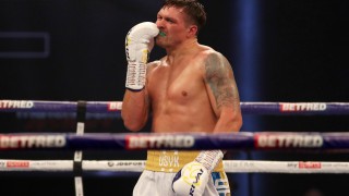 Усик остана непобеден след 12 рунда срещу Чисора