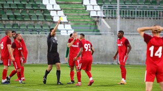 Общо 14 заразени футболисти в COVID-19 в 