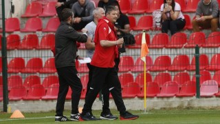 Бум на заразени с COVID-19 отложи срещата 