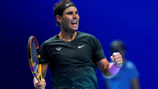 Надал победи Циципас и е на полуфинал в Лондон