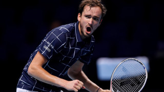 Медведев най-после победи Надал, ще се бори за трофея в Лондон