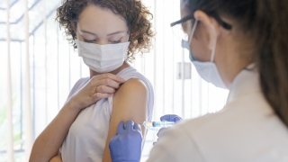 "Vax" е думата на 2021 г. според Оксфордския речник