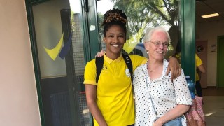 Деси Дюпюи - история за футбол, втори шанс и майчина обич (ВИДЕО)