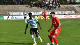 Късна дузпа и бой при равенството между 