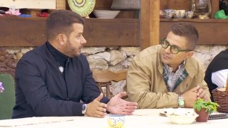 Иван и Андрей влизат във фермата с предложение към групата