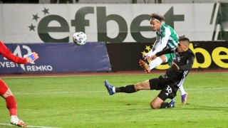 Късен гол на Манолев донесе точката за 