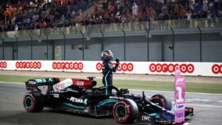 Хамилтън доминира и взе полпозишън в Катар