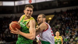 Баскетболистите започнаха със загуба в световните квалификации