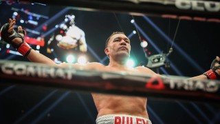 Кобрата нокаутира Франк Мир още в първия рунд (ВИДЕО)