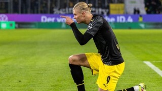 Фен отговори с неприличен жест на радостта на Арлинг Холанд (ВИДЕО)