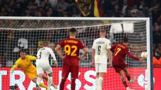 Две дузпи и VAR спряха 