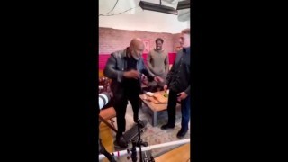 Не е за всеки: Майк Тайсън се преби със скейтборд (ВИДЕО)