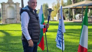 Христо Стоичков предаде факела на мира на сина на Марадона