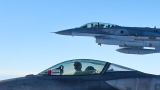 Изтребители F16 ескортираха самолета на полския национален отбор