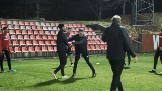 Илич не си поплюва, без малко да контузи свой играч