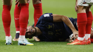 Кошмар за Франция, титуляр скъса кръстни връзки