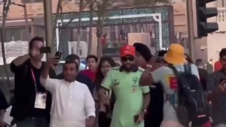 Двойник на Неймар побърка феновете в Доха (ВИДЕО)