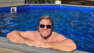 Дишаше във врата на Христо Стоичков, сега продава прахосмукачки