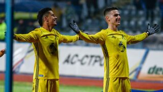 Червен картон и спорна дузпа: Левски мина през Дунав