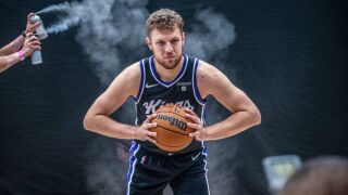 Сделка за милиони: Торонто иска Везенков