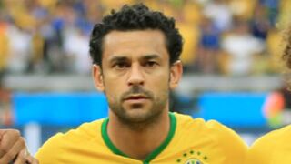 Пистолет в челото на бразилска звезда, задигнаха колата му (ВИДЕО)