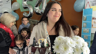 Шампионката по шахмат Виктория Радева се разплака, връщайки се в първото си училище (ВИДЕО)