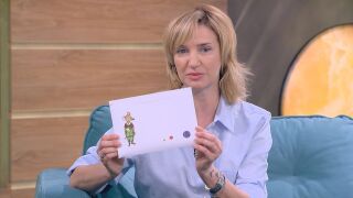 Снимка: Диана Алексиева показа Мишчо, който изпраща писма на децата по пощата