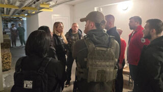 Анджелина Джоли в Украйна: Хората живеят с опасността всеки ден, но отказват да се предадат