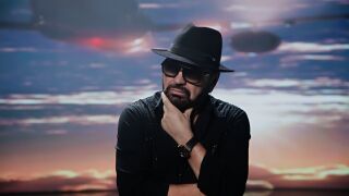 Снимка: Заключена зала и излъгани фенове: Стотици измамени с фалшив концерт на Миле Китич в Габрово