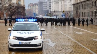 Шествия, песни и бомби разлюляха София преди дербито (ВИДЕО)