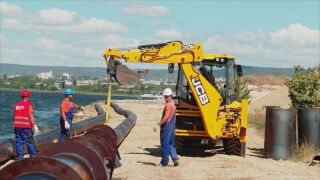 Снимка: Отпадните води на „Аспарухово“: Преминаващ кораб е предизвикал аварията във Варненското езеро