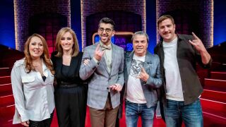 "Топ красавица!": Лили Боянова и Сашо Кадиев избухнаха в шеги в "Кой да знае?" (ВИДЕО)