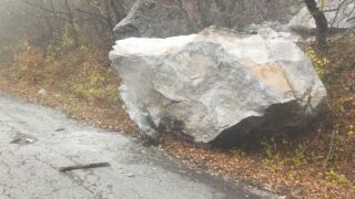 Снимка: &quot;Чусе тътен в селото&quot;: Огромна канара - над 50 тона, пада на път във Врачанско