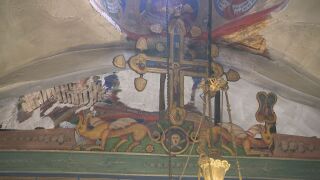 Снимка: &quot;Христос се е напукал и виси във въздуха&quot;: Нов свещеник в две църкви се притеснява за вярващите