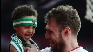 Везенков и Олимпакос неумолими срещу Жалгирис