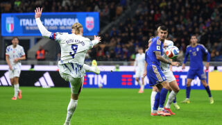 Холанд шокира: Хвана ме за задните части и се мотивирах!