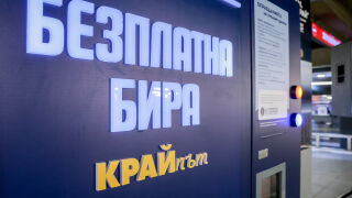 Инсталация за безплатна безалкохолна бира в София провокира темата за отговорно шофиране